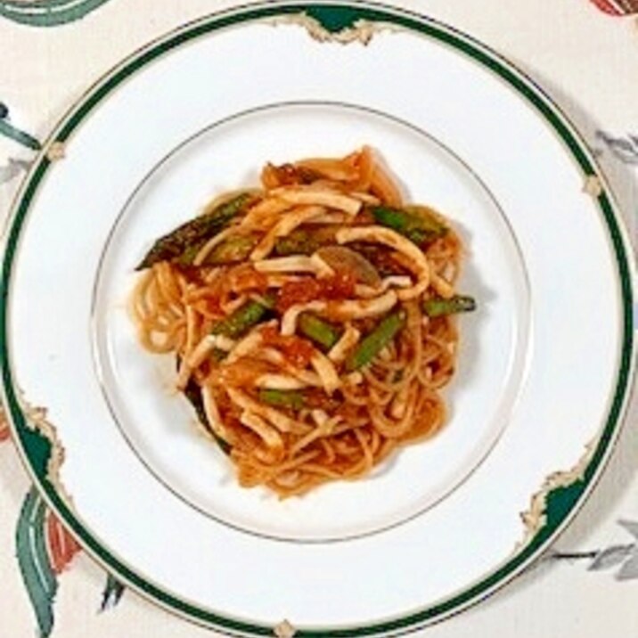 イカ、アスパラ、玉葱、いんげんのパスタ